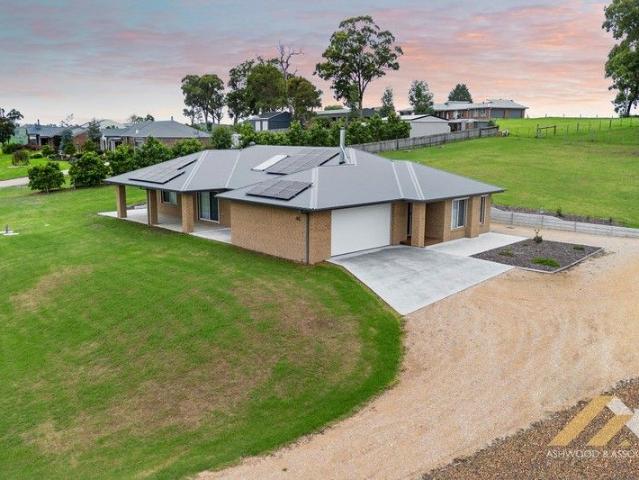House for sale in Wy Yung, Victoria