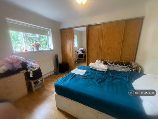 Apartment for rent in Coldharbour, Greater London