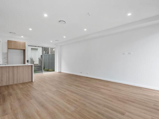 Townhouse for rent in Wollongong West, New South Wales