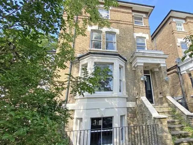 Apartment for rent in Strawberry Hill, Greater London