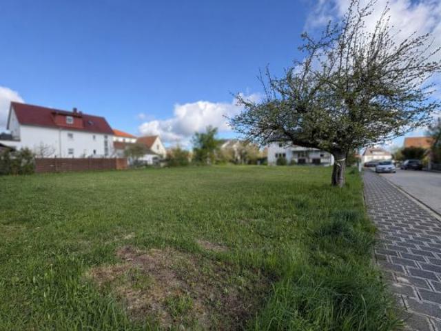 Erdgeschosswohnung kaufen in Neuendettelsau, Bayern