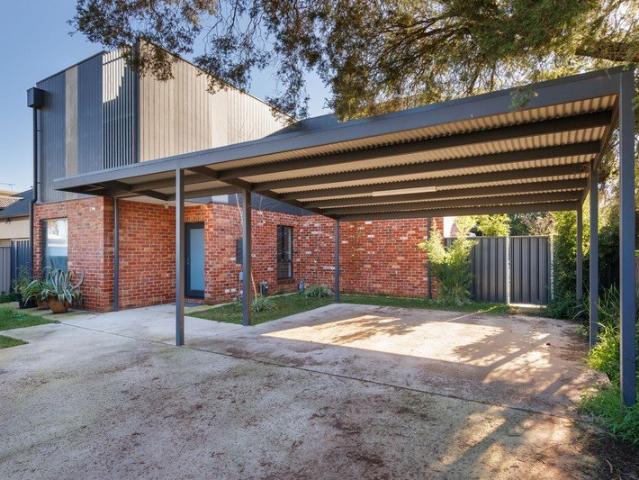 Townhouse for sale in Wodonga, Victoria