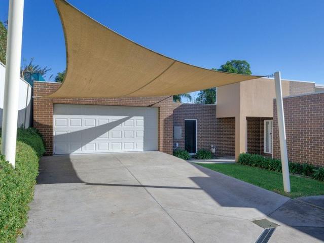 Townhouse for sale in Wodonga, Victoria