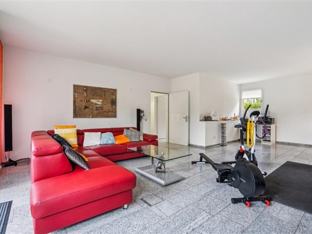 Wohnung kaufen in Einigen, Zürich