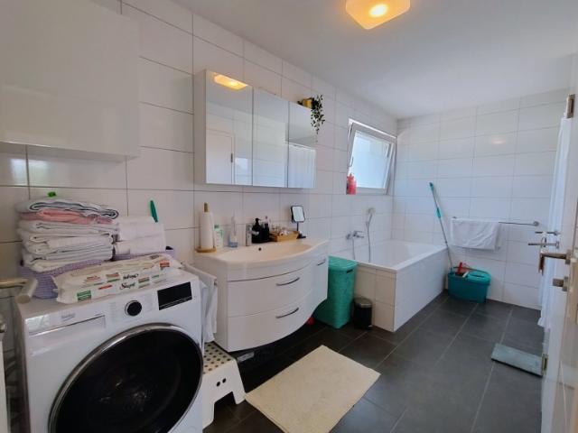 Etagenwohnung mieten in Höchst