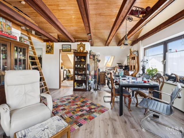 Dachgeschosswohnung kaufen in Gröbenzell, Bayern