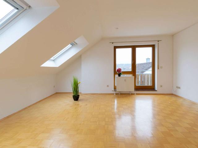 Dachgeschosswohnung kaufen in Nordheim, Baden-Württemberg