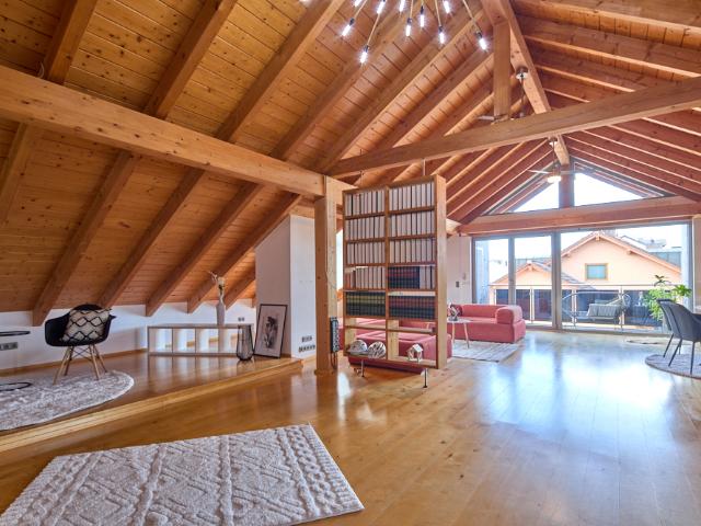 Dachgeschosswohnung kaufen in Niedernberg, Bayern