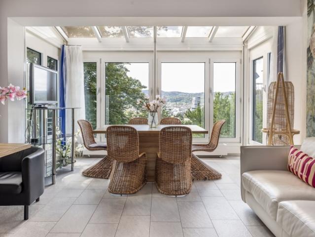 Einfamilienhaus kaufen in Einigen, Zürich