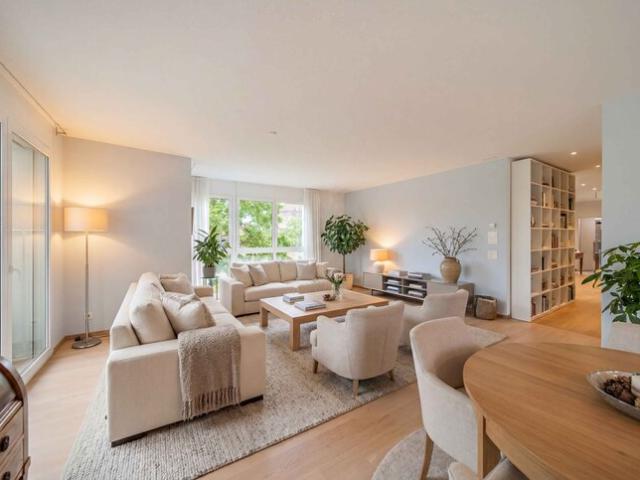 Wohnung kaufen in Einigen, Zürich
