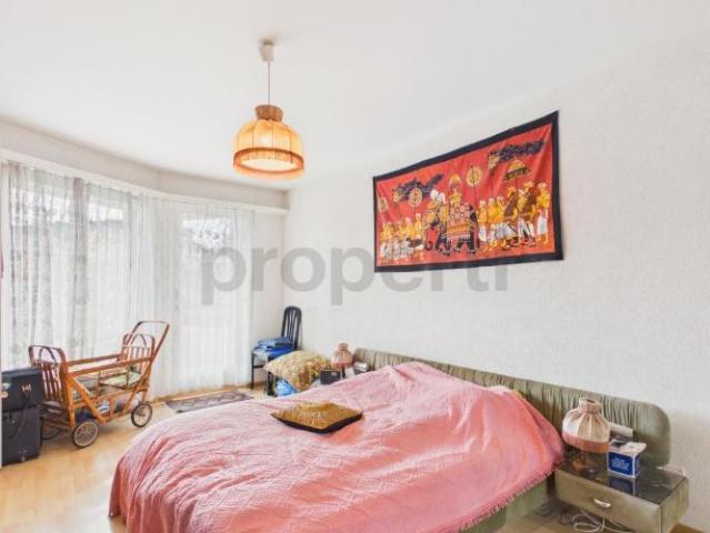 Wohnung kaufen in Saatlen, Zürich