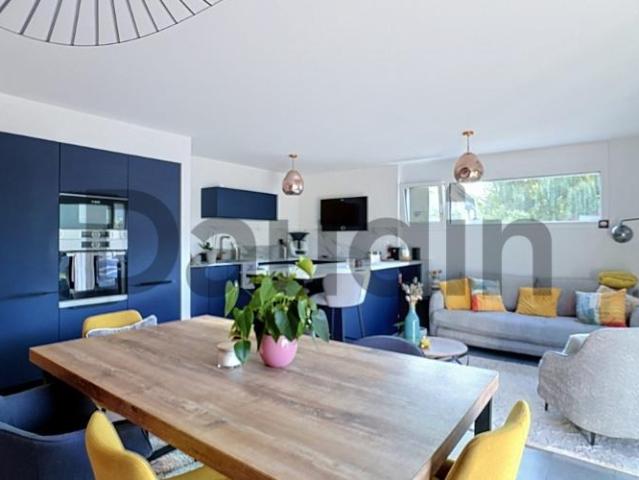 Wohnung kaufen in Perroy, Waadt