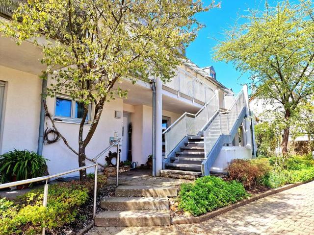 Wohnung kaufen in Adelsried, Bayern