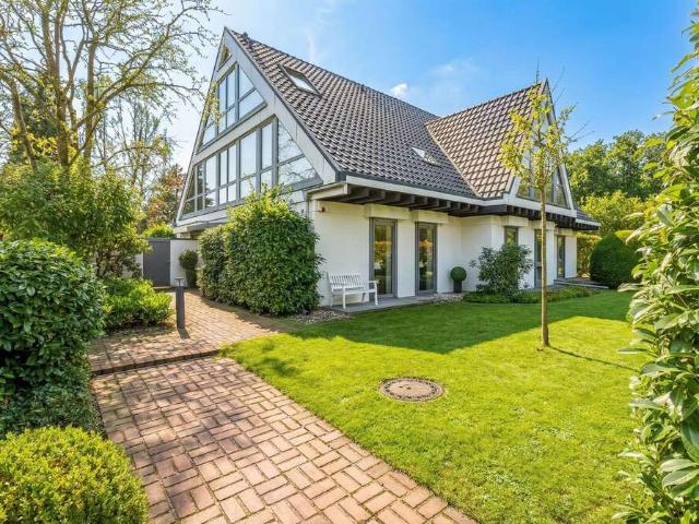 Wohnung kaufen in Büderich, Meerbusch