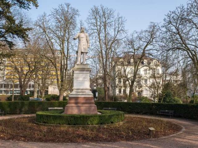 Wohnung kaufen in Biebrich, Wiesbaden