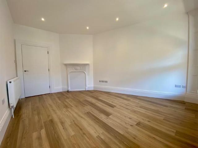 Apartment for rent in Horsell, Woking