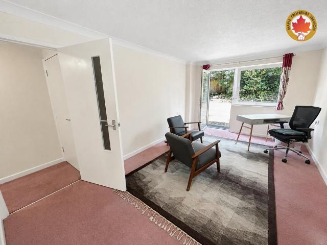Apartment for rent in Mount Hermon, Woking
