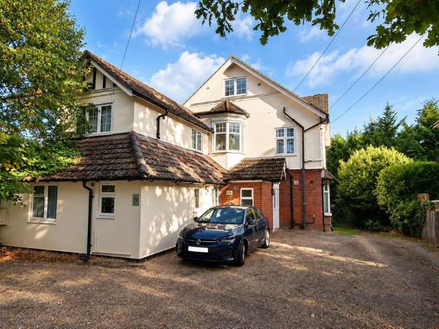 Apartment for rent in Mount Hermon, Woking