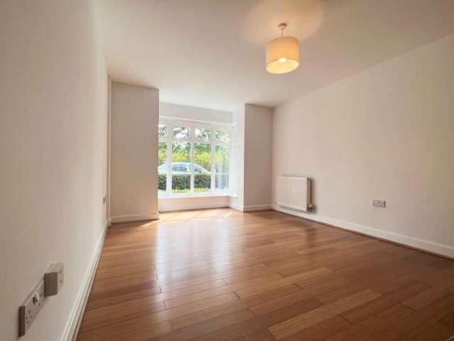 Apartment for rent in Horsell, Woking
