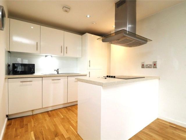 Apartment for rent in Horsell, Woking