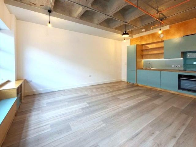 Apartment for rent in Horsell, Woking