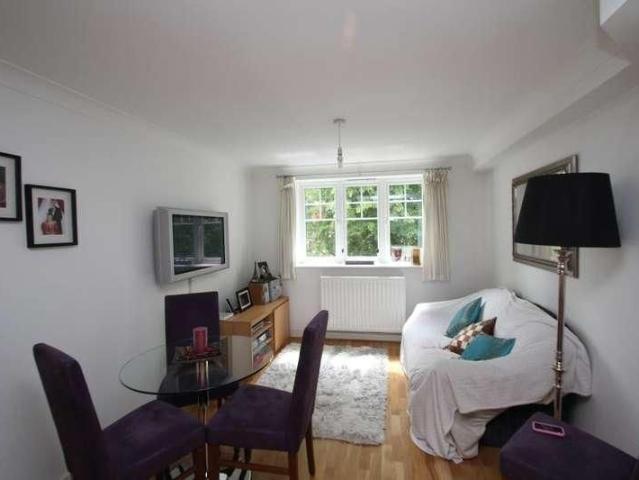 Apartment for rent in Horsell, Woking