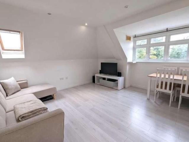 Apartment for rent in Horsell, Woking