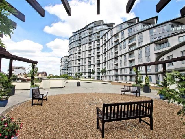 Apartment for rent in Horsell, Woking