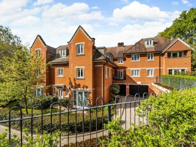 Apartment for rent in Woking, Surrey