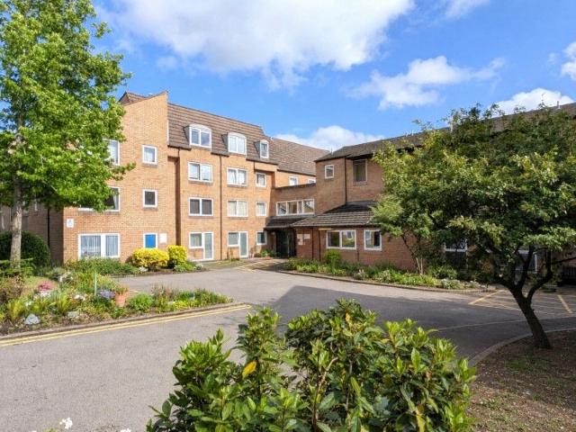 Apartment for rent in Horsell, Woking