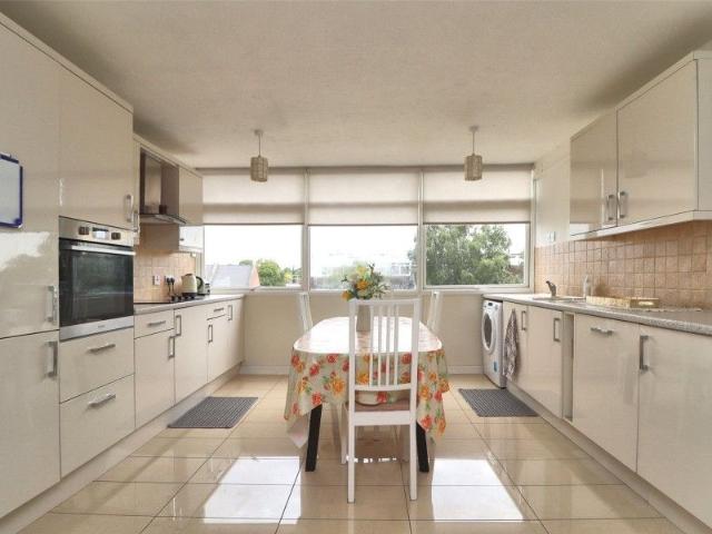 Apartment for rent in Horsell, Woking