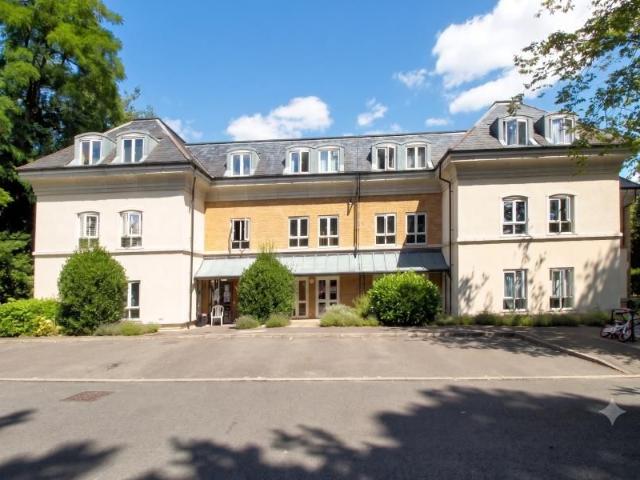 Apartment for rent in Horsell, Woking