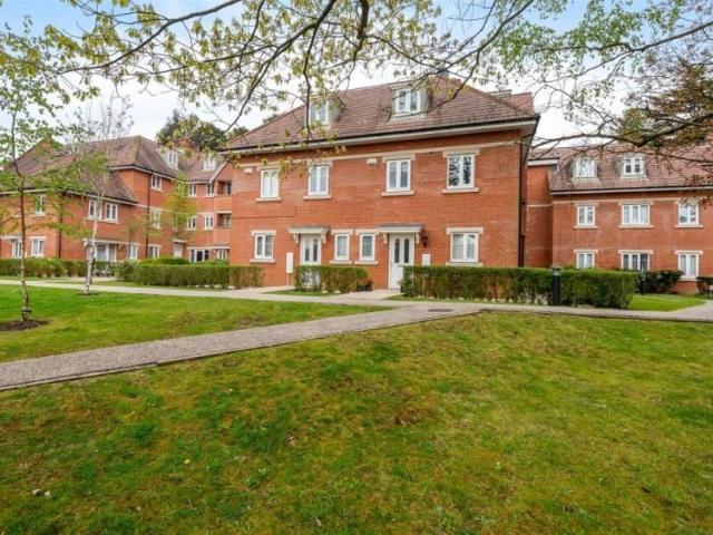 Apartment for rent in Woking, Surrey