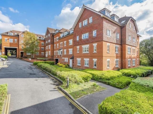 Apartment for rent in Horsell, Woking