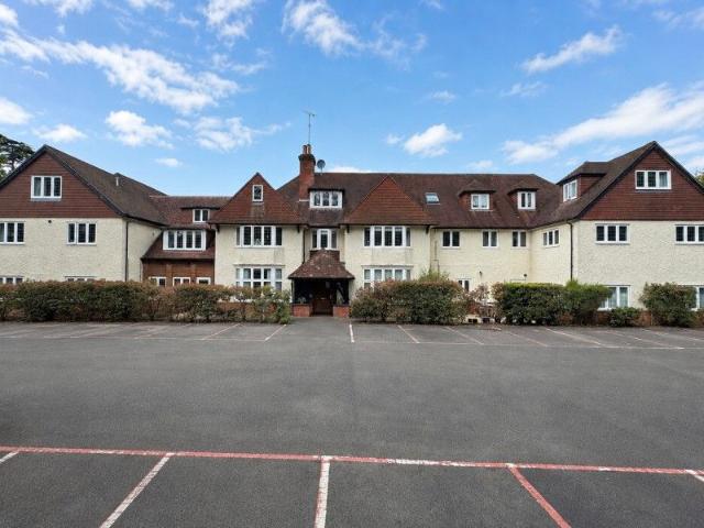 Apartment for rent in Woking, Surrey