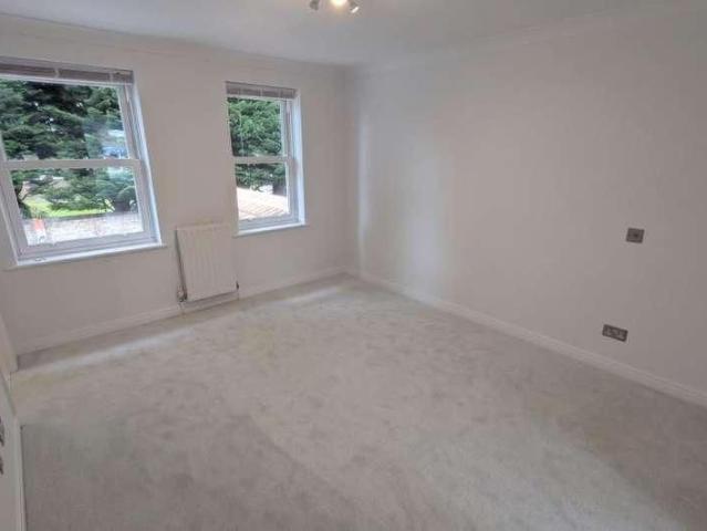 Townhouse for rent in Horsell, Woking