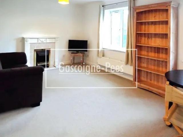Apartment for rent in Horsell, Woking