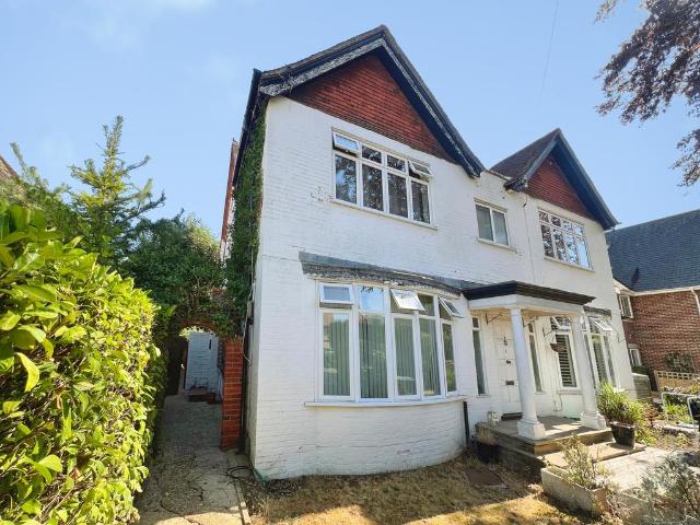 Apartment for rent in Emmbrook, Wokingham