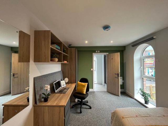 Room for rent in Attenborough, East Midlands