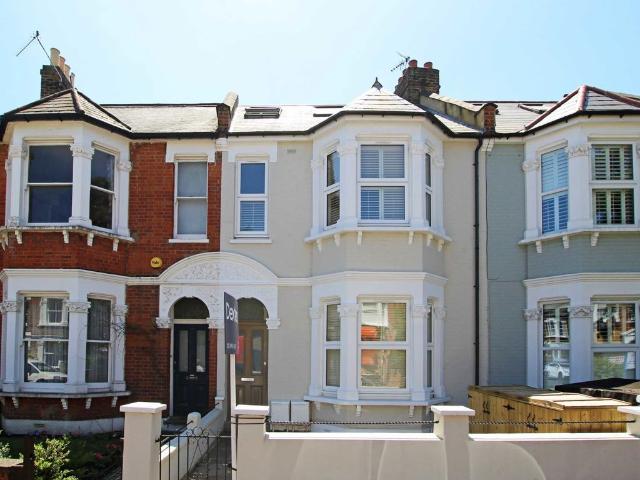 Apartment for rent in London Borough of Hounslow, Strand