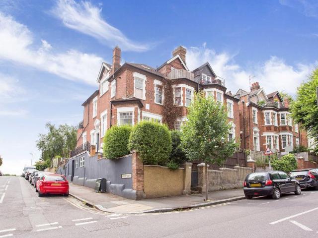 Apartment for rent in Crouch Hall Park, Greater London