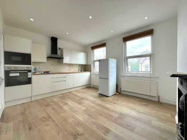 Apartment for rent in Wealdstone, Greater London