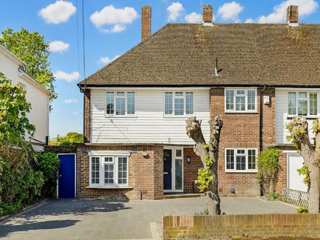 House for rent in Lower Green Esher, Blackhills