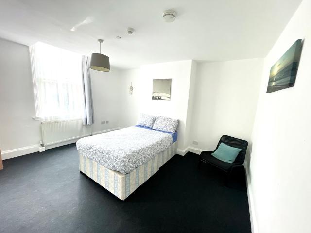 Room for rent in Dixons Green, Dudley