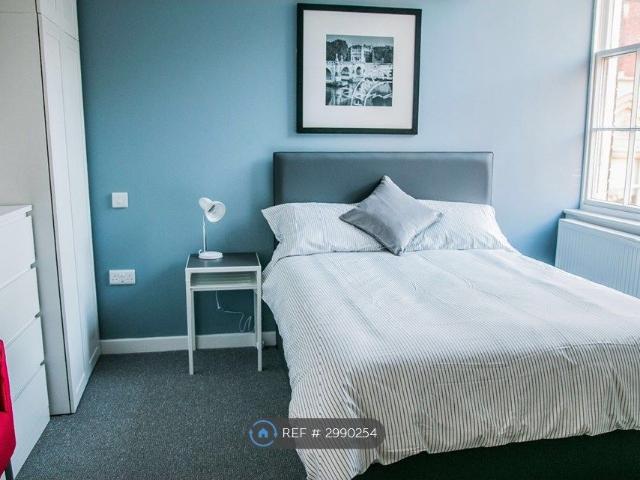 Studio for rent in Dixons Green, West Midlands