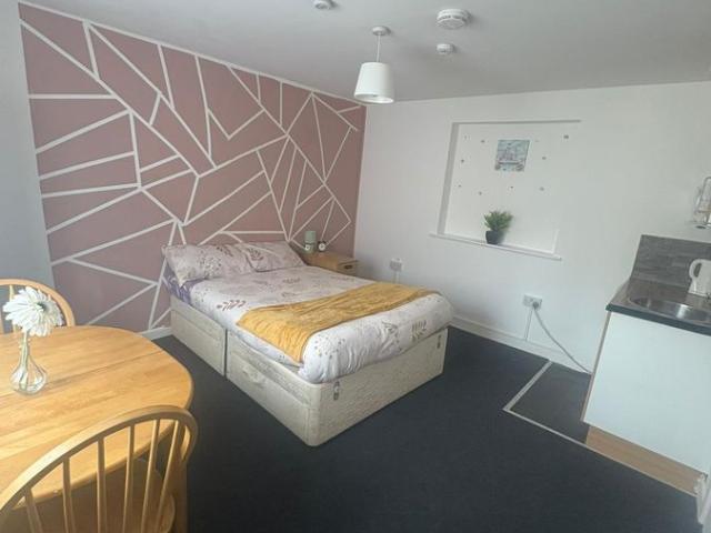 Studio for rent in Willenhall, West Midlands