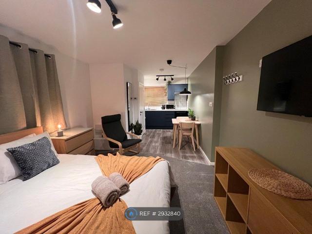Studio for rent in Wolverton and Greenleys, Old Wolverton