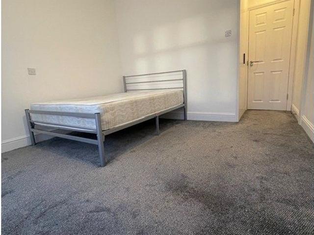 Room for rent in Bowes Park, Greater London