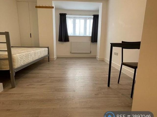 Apartment for rent in Bowes, Bowes Park