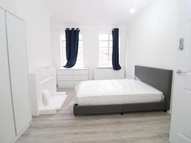 Room for rent in London Borough of Ealing, Greater London